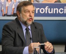 Flávio Arns participou da abertura da aula inaugural dos cursos técnicos do ProFuncionário. Cerca de mil funcionários das escolas municipais de 39 cidades vão participar desta formação.