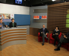 Flávio Arns participou da abertura da aula inaugural dos cursos técnicos do ProFuncionário. Cerca de mil funcionários das escolas municipais de 39 cidades vão participar desta formação.