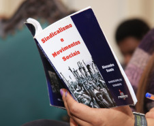 ... o Fórum Permanente de Educação e Diversidade Étnico-Racial do Paraná, e a implementação de equipes multidisciplinares nas escolas da rede estadual.