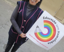 Equipe multidisciplinar e grêmio estudantil do Colégio Estadual Professor Júlio Szymanski promovem debates com alunos e professores sobre o assunto