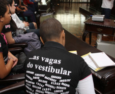 Palestras fazem parte de projeto de incentivo ao ingresso em universidades públicas, promovido pelo Colégio Estadual Genésio Moreschi, em Colombo