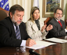 Grupo de trabalho que vai estruturar o programa foi criado nesta quinta-feira (31) por decreto do governador em exercício Flávio Arns. Serão atendidas inicialmente 13 escolas, nos municípios de Curitiba, Paranaguá, Antonina, Lapa e Ponta Grossa. A estimativa é investir R$ 7 milhões em projetos de restauração. 