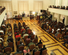 Grupo de trabalho que vai estruturar o programa foi criado nesta quinta-feira (31) por decreto do governador em exercício Flávio Arns. Serão atendidas inicialmente 13 escolas, nos municípios de Curitiba, Paranaguá, Antonina, Lapa e Ponta Grossa. A estimativa é investir R$ 7 milhões em projetos de restauração. 