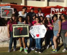 Prof.ª Nivea e alunos do Mais Educacao