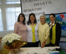 Prof.ª Sheila, diretora Silvana, autora Adelia e diretora auxiliar Santirene.