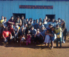 Pesquisa de campo permitiu interação entre alunos e indígenas com realização de jogos, dança e pintura.