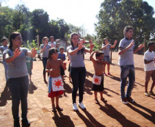 Pesquisa de campo permitiu interação entre alunos e indígenas com realização de jogos, dança e pintura.