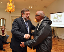 O evento reuniu representantes de entidades da sociedade civil ligadas à educação, visando a formação de uma rede para garantir o maior número de adesões ao programa, que este ano pretende atender 60 mil pessoas, entre jovens, adultos e idosos não alfabetizados.