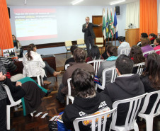 Web conferência realizada no Colégio Estadual Francisco Zardo em Santa Felicidade. Com o tema Atitudes para melhorar sua vida profissional e pessoal, mistrado pelo professor Luciano Steyer. - Curitiba/PR, 06.06.2012