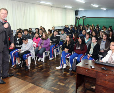 Web conferência realizada no Colégio Estadual Francisco Zardo em Santa Felicidade. Com o tema Atitudes para melhorar sua vida profissional e pessoal, mistrado pelo professor Luciano Steyer. - Curitiba/PR, 06.06.2012