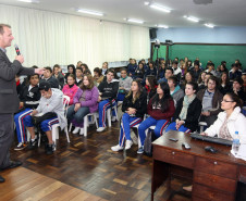 Web conferência realizada no Colégio Estadual Francisco Zardo em Santa Felicidade. Com o tema Atitudes para melhorar sua vida profissional e pessoal, mistrado pelo professor Luciano Steyer. - Curitiba/PR, 06.06.2012