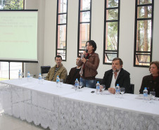 Participaram da reunião Cláudia Maria da Cruz, presidente da União dos Dirigentes Municipais de Educação (Undime/PR); a reitora da Universidade Estadual de Londrina, Nadina Aparecida Moreno; os chefes das regionais de educação de Curitiba, Mauricio Pastor, da Área Metropolitana Norte, Sergio Ferraz, e da Área Metropolitana Sul, Mauricio Ferraz da Costa; a representante da Prefeitura de Curitiba, Maria Jerusa Schechtel e o diretor de Tecnologias Educacionais da SEED, Rogério Bufrem Riva.