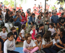O lançamento aconteceu no Colégio Estadual Ilha da Peças, na Ilha das Peças, em Guaraqueçaba, com a presença do vice-governador e secretário da Educação, Flávio Arns.