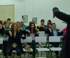 Encontro discute ações para trabalho com alunos surdos
