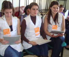 Com cerca de 200 pessoas, evento possibilitou interação entre escolas de diversas cidades da região.