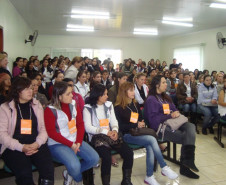 Com cerca de 200 pessoas, evento possibilitou interação entre escolas de diversas cidades da região.