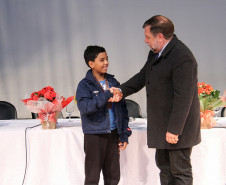SEED foi novamente destaque na Região Sul da Olimpíada Brasileira de Matemática das Escolas Públicas. Prêmio foi recebido pelo vice-governador e secretário da Educação Flávio Arns durante entrega de medalhas a alunos vencedores da edição.