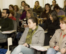 Encontro com instituições particulares de Curitiba buscou esclarecer dúvidas sobre documentos oficiais da rede escolar paranaense. 