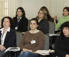 Encontro com instituições particulares de Curitiba buscou esclarecer dúvidas sobre documentos oficiais da rede escolar paranaense.