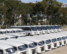 Entregues nesta terça-feira (3) pelo governador Beto Richa, os veículos vão reforçar a estrutura do Estado, de prefeituras e entidades parceiras para o atendimento à população. Richa também anunciou o repasse de 450 equipamentos de informática (computadores e impressoras) para entidades sociais do Paraná.