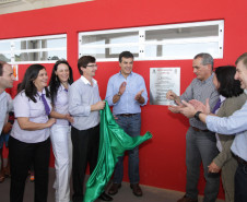 Campo Bonito - O governador Beto Richa inaugura a Escola Municipal Lauro Luiz, anuncia a conclusão da unidade de saúde da mulher e da criança, recape asfáltico da Avenida Paraná¡ e repassa recursos para os programas de calcário e de estradas rurais, em Campo Bonito, região Oeste do Paraná. Participaram da solenidade; prefeito de Campo Bonito Antonio Carlos Dominiak, deputados Nereu Moura e Hélio Rusch.