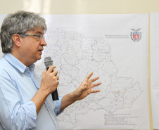 O superintendente de Desenvolvimento Educacional, Jaime Sunye, explicou que, em infraestrutura, as escolas são atendidas de acordo com as prioridades e cronograma estabelecido. “No segundo semestre teremos obras em todas as regiões do Estado. São novas escolas, ampliações, reformas e novas salas de aula”. 