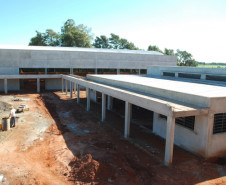 Estão sendo investidos mais de R$ 60 milhões para construção e ampliação de Centros de Ensino Profissional. Outros R$ 140 milhões encontram-se em fase de licitação ou projetos. 