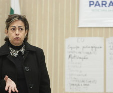 Durante três dias, cerca de 70 pessoas, entre professores, pedagogos, diretores e técnicos do Núcleo Regional de Educação de Paranaguá, discutiram ações para oferecer suporte discussão entre professores, pedagogos, diretores e técnicos do Núcleo para suporte ao trabalho pedagógico docente para as escolas das ilhas do litoral paranaense.