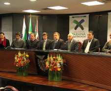 Secretário assina convênio de promoção à conscientização de uma cultura de princípios éticos voltado para estudantes da rede pública do Paraná.