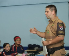 Estudantes tiveram palestras sobre segurança e preservação da vida e simularam abandono das salas de aula.