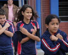 Estudantes tiveram palestras sobre segurança e preservação da vida e simularam abandono das salas de aula.