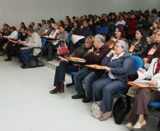 A Secretaria de Estado da Educação promoveu reunião com os chefes e os membros das comissões eleitorais constituídas dosNúcleos Regionais de Educação para repassar orientações sobre as eleições para diretores das escolas da rede pública de ensino do Paraná, marcadas para acontecer no dia 23 de novembro.