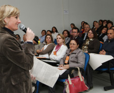A Secretaria de Estado da Educação promoveu reunião com os chefes e os membros das comissões eleitorais constituídas dosNúcleos Regionais de Educação para repassar orientações sobre as eleições para diretores das escolas da rede pública de ensino do Paraná, marcadas para acontecer no dia 23 de novembro.