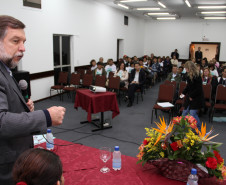 O encontro, em Curitiba, reúne representantes (audodefensores) dos alunos de Apaes para discutir temas como trabalho, família, envelhecimento e sexualidade.