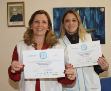 Diretora Maria Ivonete Favarin e diretora-auxiliar Ana Maria Veiga.
