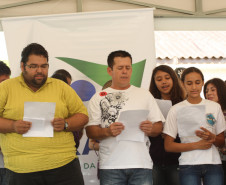 O Centro de Línguas Estrangeiras Modernas (Celem) do Colégio Estadual Ilha Rasa, em Guaraqueçaba, criou há dois anos o Coral do Celem Ilha Rasa, com o objetivo de estimular os alunos na aprendizagem da Língua Espanhola.