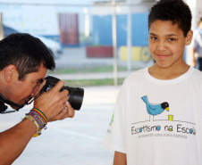 Participaram da cerimônia de promessa representantes da UEB, jovens escoteiros de diferentes grupos de Curitiba e o escoteiro colombiano John Silva, fotógrafo oficial da Organização Mundial do Movimento Escoteiro (Wosm). Em uma missão de paz, John está há nove meses viajando pela América em uma moto, com o objetivo de trocar experiências com grupos escoteiros.