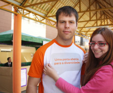 Os alunos do Colégio Estadual Pedro Macedo, em Curitiba, realizam a Semana de Integração Comunidade e Escola. O evento acontece sexta-feira (24) e reúne os mais de 3,1 mil alunos da escola.