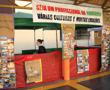 Depois de trabalhar a teoria em sala de aula, os alunos se prepararam para expor seus trabalhos para a comunidade. 