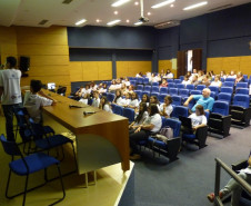 Durante as atividades os estudantes compartilharam suas experiências e debateram os desafios enfrentados na escola e em casa.