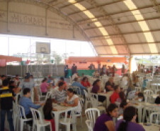 Evento no Colégio Estadual Zumbi dos Palmares, em Colombo, reuniu alunos, pais e professores em momento de integração.