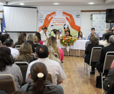 O encontro envolve famílias, escolas e secretarias de Estado para discutir políticas públicas que promovam a qualidade de vida das pessoas com deficiência intelectual e múltipla.