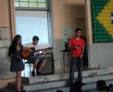 Projeto pretende familiarizar alunos com produção de notícias e difusão de suas produções culturais.