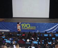 Cerca de 2 mil estudantes participaram da palestra “Ser feliz faz bem", e das apresentações culturais da Biblioteca Pública do Paraná no Museu Oscar Niemayer (MON), em Curitiba. 