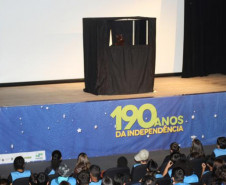 Cerca de 2 mil estudantes participaram da palestra “Ser feliz faz bem", e das apresentações culturais da Biblioteca Pública do Paraná no Museu Oscar Niemayer (MON), em Curitiba. 