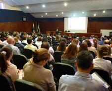 Em Toledo, evento semelhante realizado nessa quarta-feira (04) contou com a participação de 200 pessoas. De acordo com o promotor de Justiça Hugo Evo Urbano, participação dos profissionais da educação no movimento é fundamental.