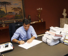 Governo paga R$ 30 milhões referentes ao aumento concedido aos professores