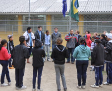 Alunos da 6ª série do Colégio Estadual Manoel Ribas, em Curitiba, são os primeiros estudantes incluídos no Programa Escotismo na Escola.