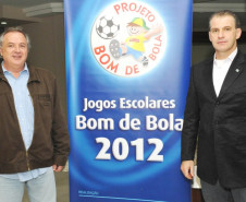 Jair Libardoni, coordenador do Bom de Bola e o secretário do esporte Evandro Roman.