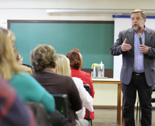Neste pagamento serão atendidos 8.728 professores, incluindo aqueles que concluíram o Programa de Desenvolvimento Educacional (PDE), com direito a receber as promoções. Conforme legislação, o direito a progressão dos docentes ocorre no mês de outubro, quando também será implantado outro valor referente a este avanço.